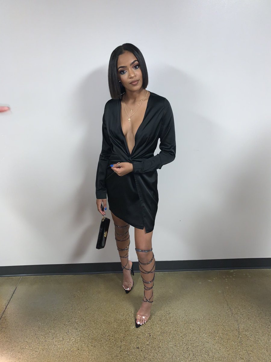 KamrynCristina's tweet image. Me &amp;amp; Edna gotta talk. #hoco2k19