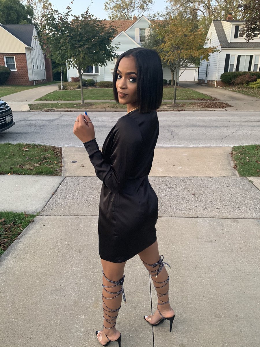 KamrynCristina's tweet image. Me &amp;amp; Edna gotta talk. #hoco2k19