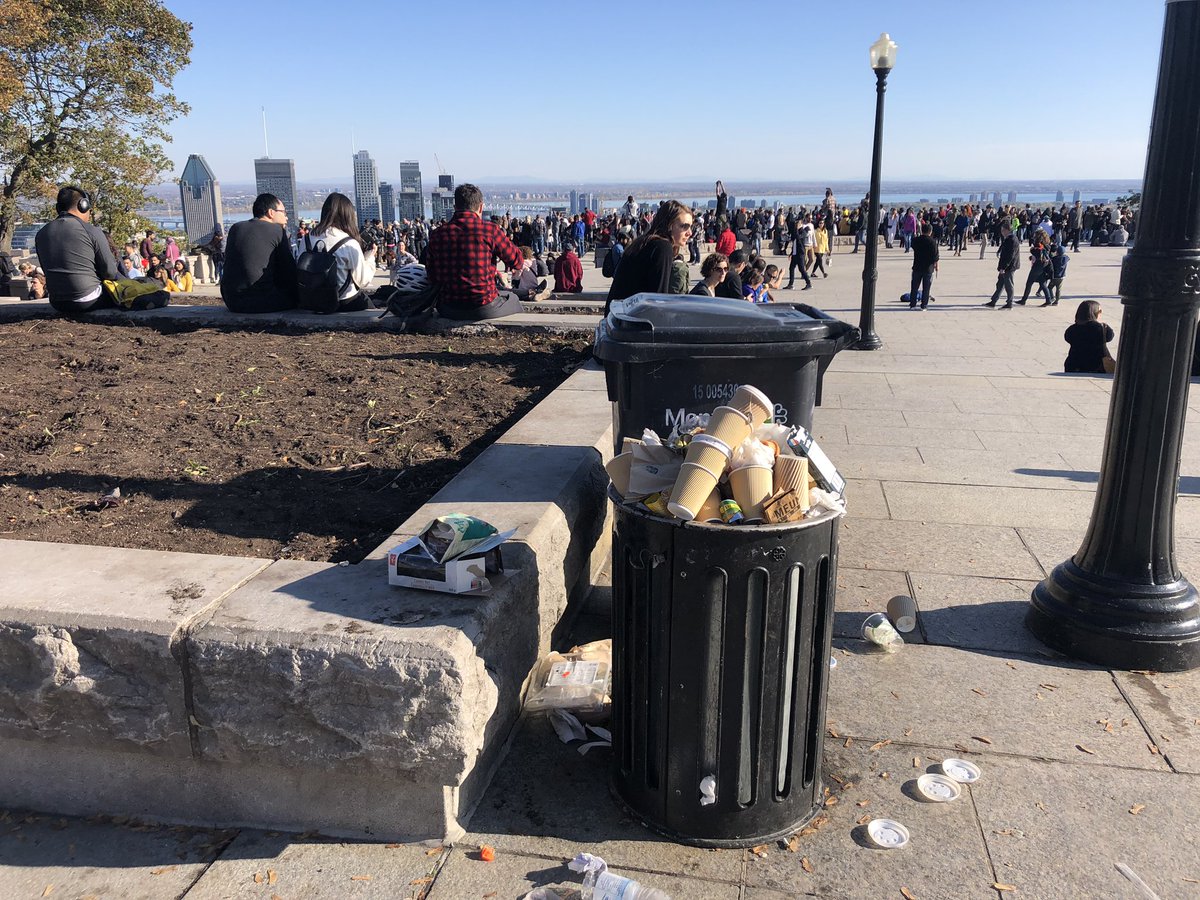 karinedelyon's tweet photo. #villedemontreal #valerieplante pas de recyclage au belvédère. https://t.co/juEPShVbN9