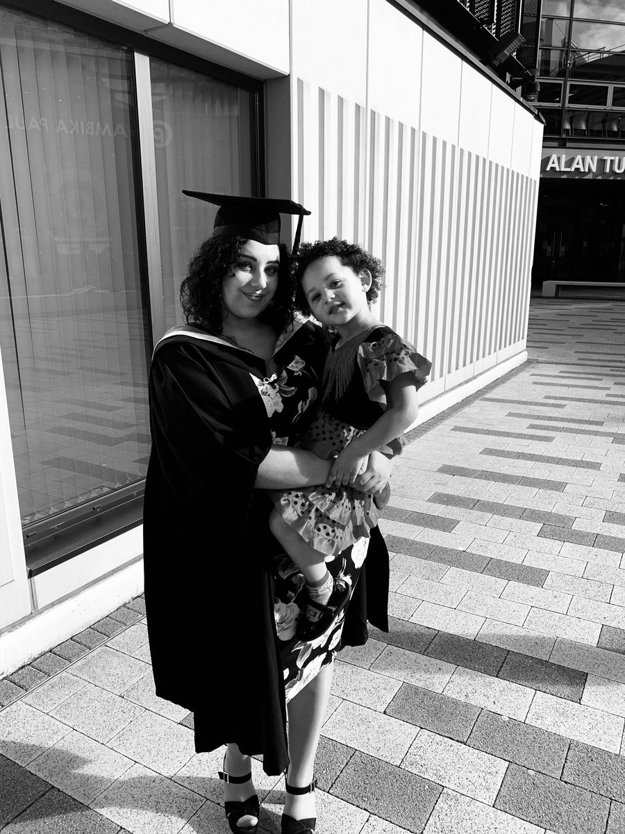 itz_Deexo's tweet image. We did it baby❤️ #graduationday #wlvgrad #nursingschoolgraduate #graduateof2019 #wlv #wolverhamptonuniversity #singlemommaflex #bachelorsdegreewithhonors