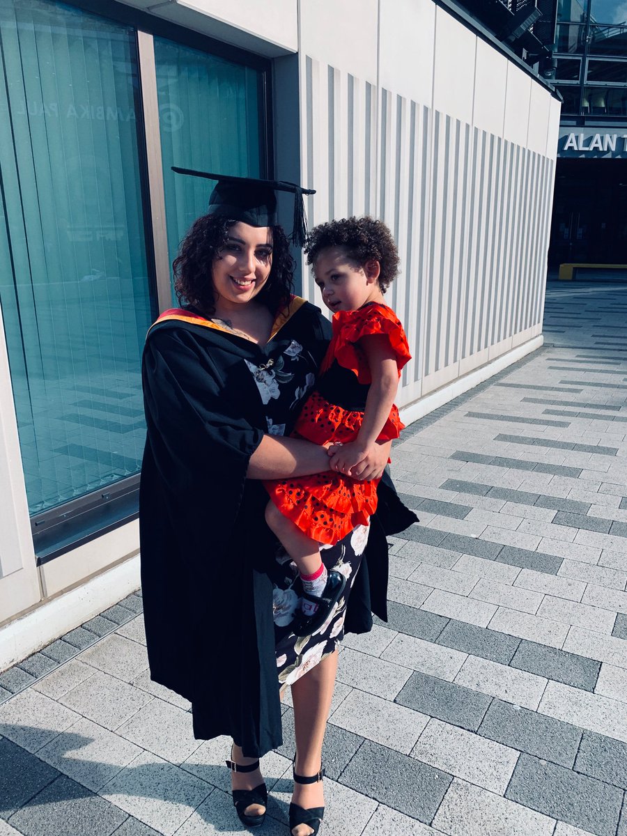 itz_Deexo's tweet image. We did it baby❤️ #graduationday #wlvgrad #nursingschoolgraduate #graduateof2019 #wlv #wolverhamptonuniversity #singlemommaflex #bachelorsdegreewithhonors