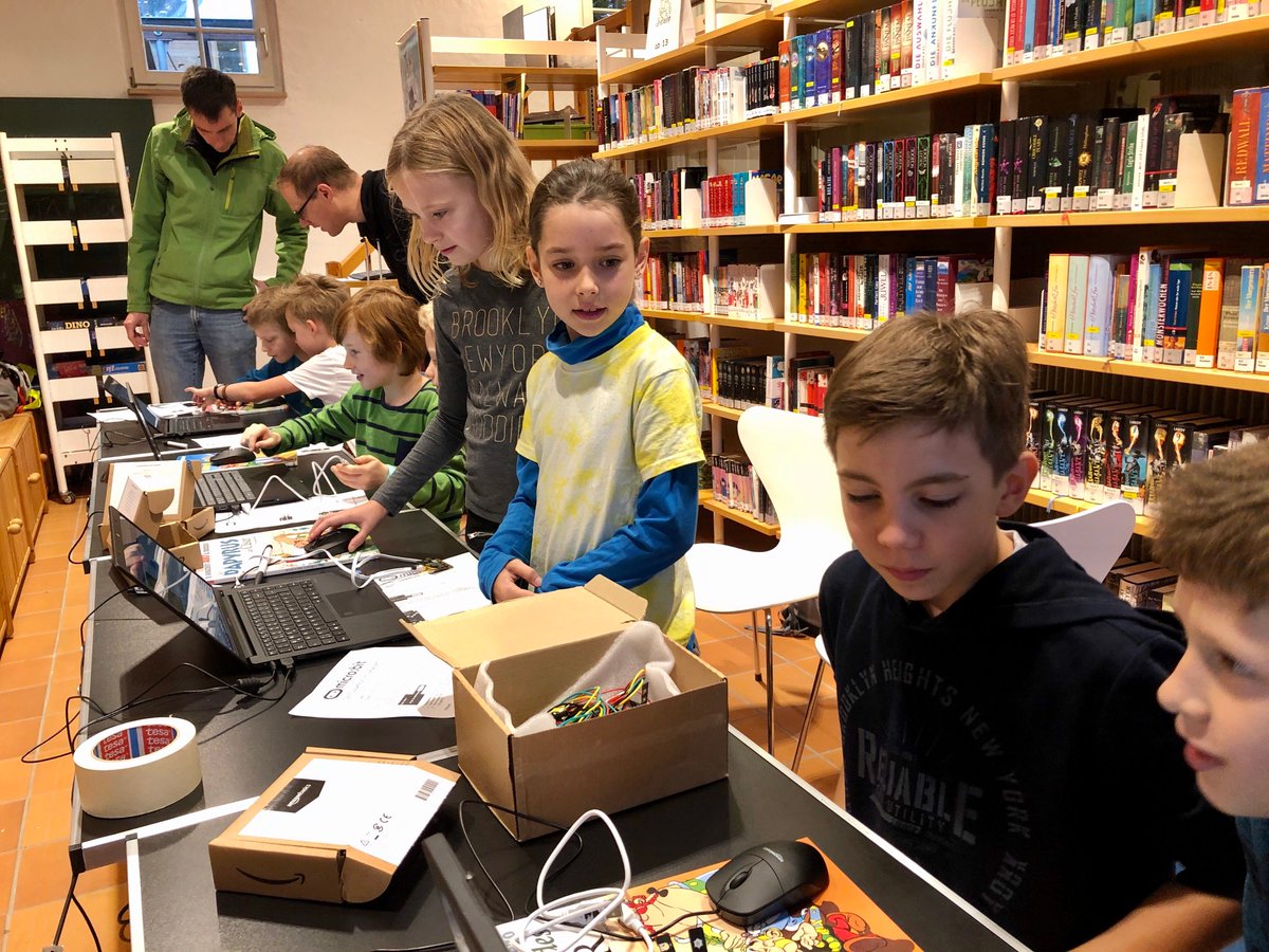 Wir hatten viel Spaß bei der <a href="/CodeWeekGermany/">Code Week Germany</a>! Umgeben von Büchern, begeistert und neugierig, haben wir mit 23 Kindern im Lesetreff Waldbronn micro:bits programmiert. Danke an <a href="/MeetAndCode/">Meet and Code</a> für die Unterstützung!

#meetandcode #codeEU #coding #nonprofits #charities