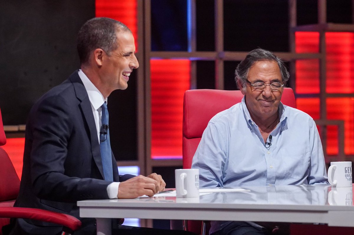 "O Zé Cabra ao pé dele até parece artista", Moura dos Santos in #gqnse sobre as capacidades artísticas de Marcelo Rebelo de Sousa.