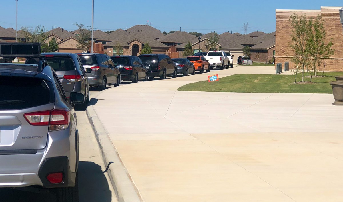 SarahThornellTX's tweet photo. Teachers!! When you want to do something BIG for your Ss, ask your parents for help!! Our AMAZING @curtislegends kdg parents are up here with our team on a Sunday working hard!! SO EXCITED!! 🤩 @NorthwestISD #ittakesavillage #kidsdeserveit https://t.co/DtYDIHuJb0