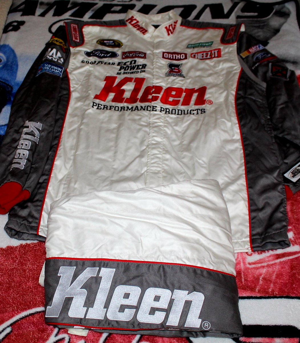 4judyblue's tweet photo. I'd like to send a big Thank You to #PPO @PerformancePOil for the Greg Biffle firesuit!!
This will be one of the more notable items in my collection. It is so much appreciated! #PerformancePlusOil #CleanHarbors #Kleen #RoushFenway #ThankYou https://t.co/y5vV0bxdUm