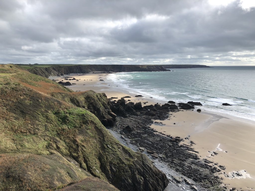 Dad69Geo's tweet image. A break in the weather offered up an opportunity to make a dash with my boots to old favourite Marloes. Those chimneys never fail to impress and today it was Oxford Uni undergrads taking in the view. #Pembrokeshiregeology