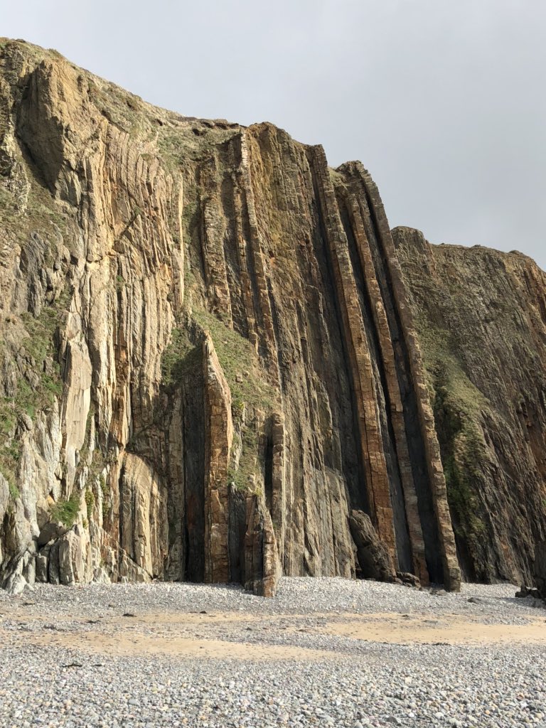 Dad69Geo's tweet image. A break in the weather offered up an opportunity to make a dash with my boots to old favourite Marloes. Those chimneys never fail to impress and today it was Oxford Uni undergrads taking in the view. #Pembrokeshiregeology