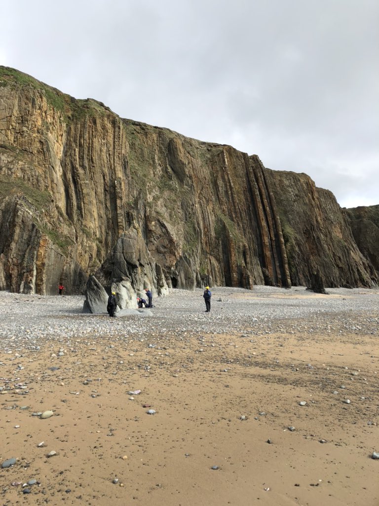 Dad69Geo's tweet image. A break in the weather offered up an opportunity to make a dash with my boots to old favourite Marloes. Those chimneys never fail to impress and today it was Oxford Uni undergrads taking in the view. #Pembrokeshiregeology