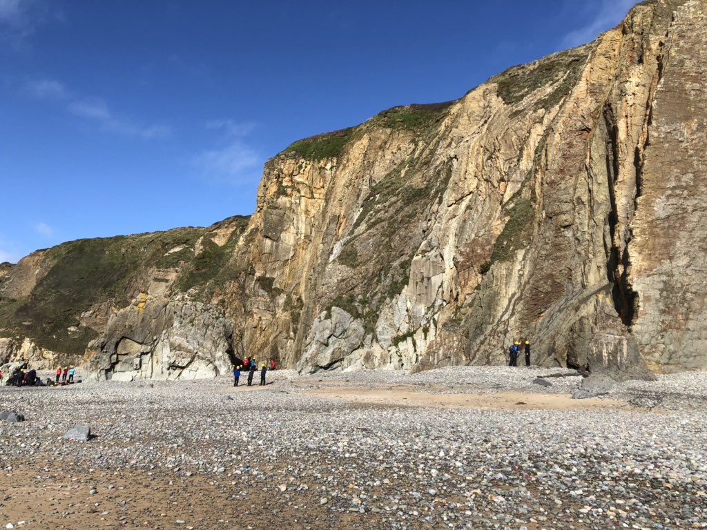 Dad69Geo's tweet image. A break in the weather offered up an opportunity to make a dash with my boots to old favourite Marloes. Those chimneys never fail to impress and today it was Oxford Uni undergrads taking in the view. #Pembrokeshiregeology