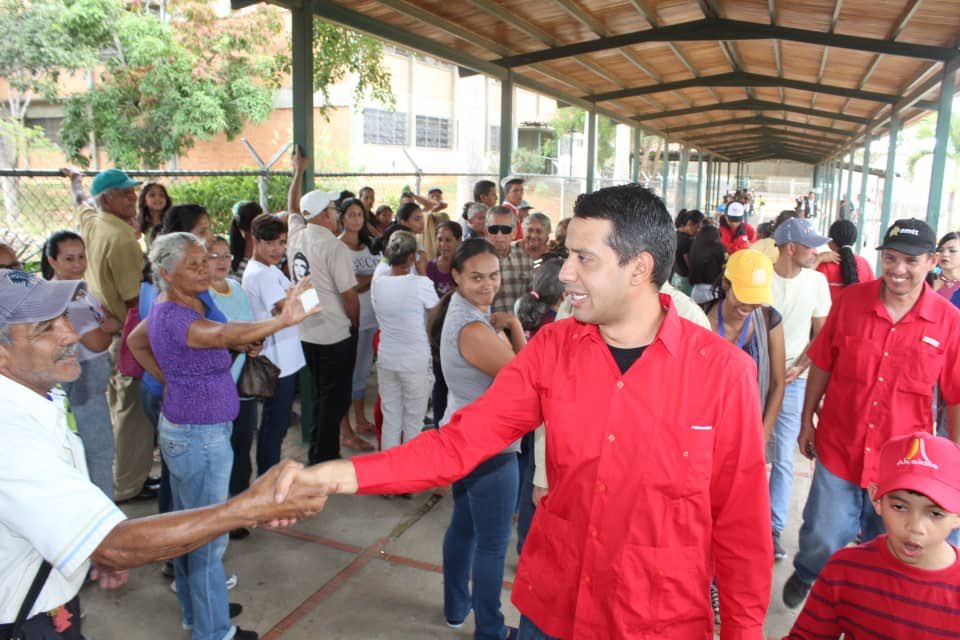 LuisJonasReyes's tweet photo. Gracias al pueblo por su comprometida y masiva participación en la jornada de consulta popular. Hemos superado las expectativas que teníamos y nos sentimos orgullo de los resultados #VencioElPueblo https://t.co/NenkDOM0tS