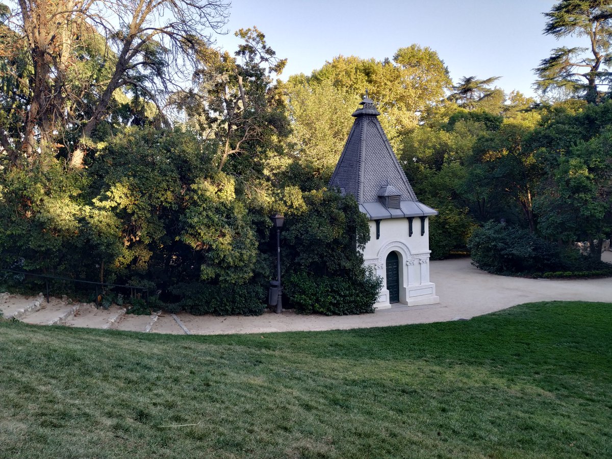 monica_huerga's tweet photo. Buen paseo por el parque de la Quinta de la Fuente del Berro #Madrid #Turisteando #ParquesConHistoria #MadridMola #VisitaMadrid https://t.co/CrtkAVzlsI