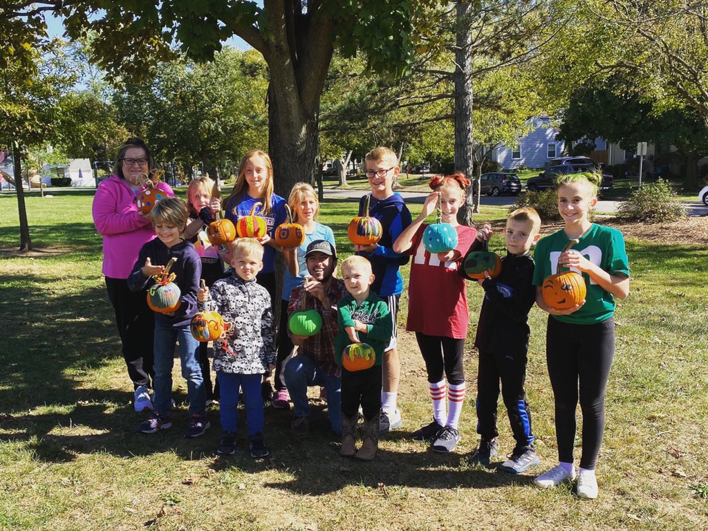 form5prosthetic's tweet image. Today was SO MUCH FUN! We hosted our Nub Club’s Fall Get Together with an added bonus this year, a pumpkin painting activity🎃 Thank you @lehnerspumpkinfarm for donating pumpkins! We can’t wait for our next get together in 2020! #NubClub #ColumbusOhio #LimbDifferences #Form5