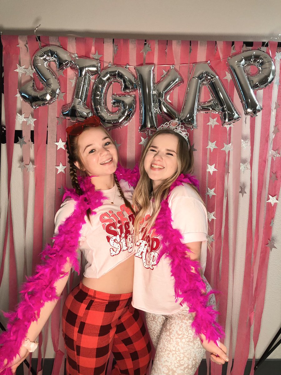 Heart eyes for sisterhood retreat 😍