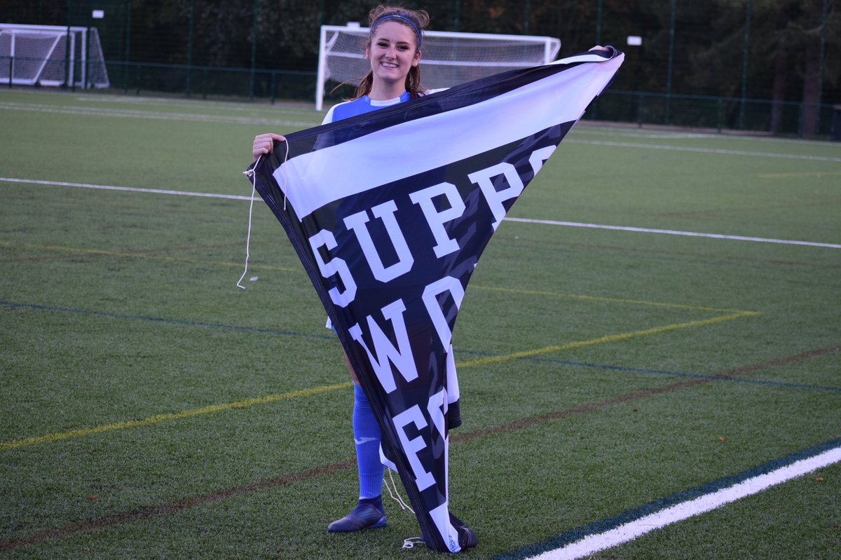 TalkingWoSo's tweet photo. Massive shoutout and thank you to @MolliedeBellx today, not only for the chat following the game but for the autograph and photo.
#SupportWomensFootball
#SomeonesBeenPracticing🖊️ https://t.co/ffN0uf4jFw