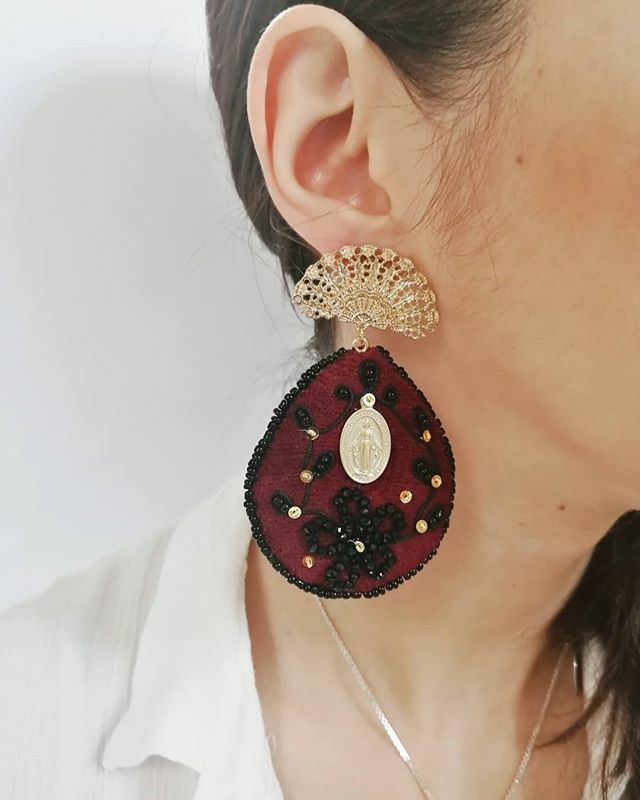 catalpereira's tweet photo. 'Agradecer'
#modataurina #modaflamenca #cphandmade #afirmateaficionada #cpparaemmaprieto #tauromaquia #sevilla #code41 #pendientesflamenca #complementostaurinos #complementosflamenca #tauromaquia https://t.co/MQyqnhSf7j https://t.co/qc3WG62G7i