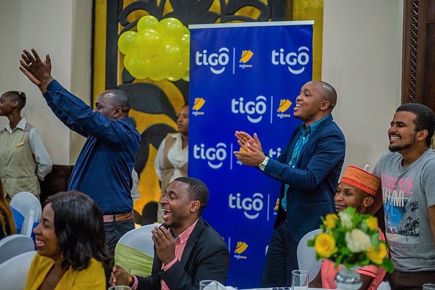 YasTanzania_'s tweet photo. kazi nzuri wanayoendelea kuifanya ya kutoa huduma bora. . #CustomerServiceWeek2019ByTigo
#MagicOfService https://t.co/uKvh7Kg4Z3