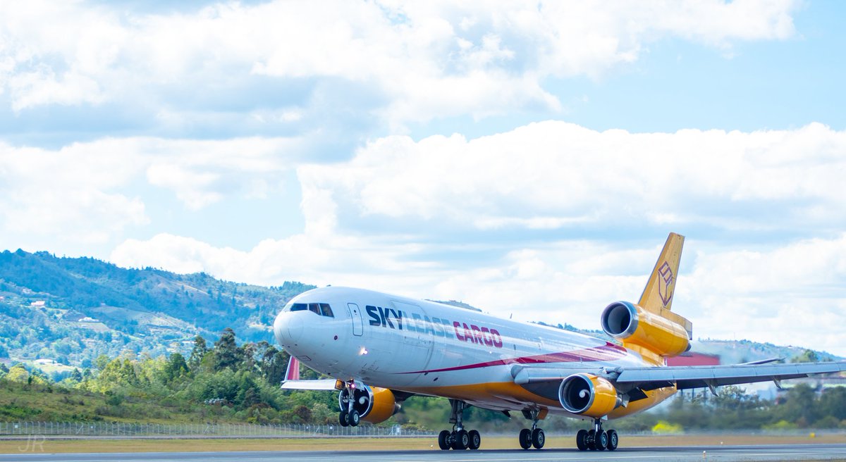 REYKAKAROTO's tweet photo. MD-11 ✔️ 

@AeropuertoMDE #avgeek #planespotting #aviation #airplane #megaplane #aircraft #md11 #cargo #freighter #skylease #skyleasecargo #centurion #medellin #rionegro https://t.co/TuuMrxMleg