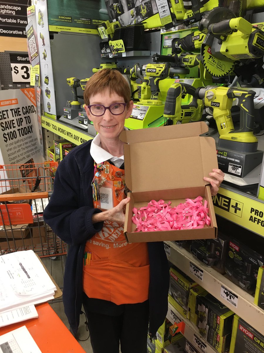 DebBell6's tweet photo. Ms Linda of the VOA Committee handing out pink ribbons for breast cancer awareness #HD280 cares by ⁦@AlbertoEsquilin⁩ ⁦@SantiBernardez⁩ ⁦@GreedyAcura⁩ ⁦@SullySullyHD⁩ ⁦@ChanelKester⁩ ⁦@SarahApplegate5⁩ https://t.co/MVnnyQn8B1