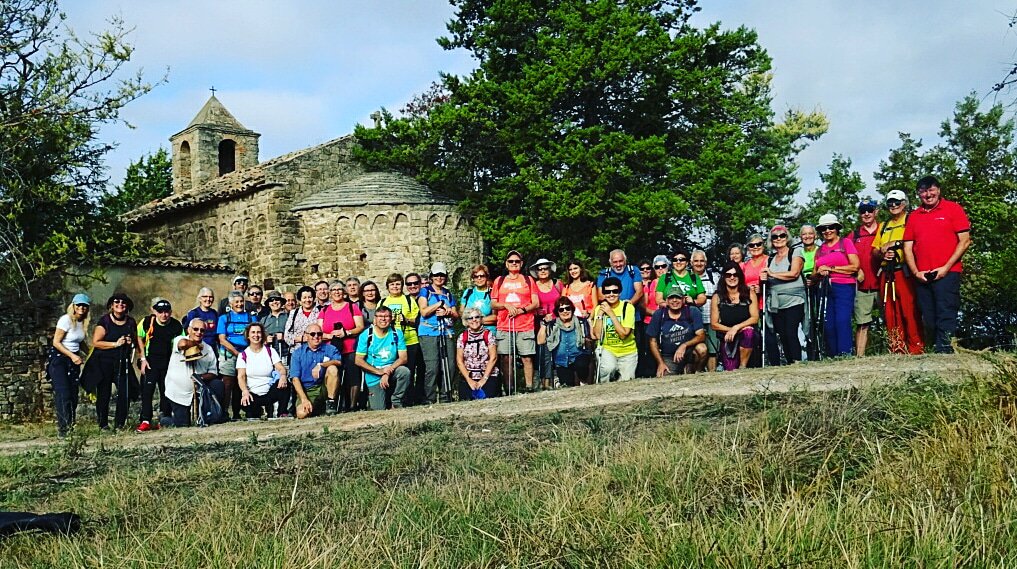 xulius's tweet photo. Aquest matí la #secciodExcursionisme hem fet la caminada entre #Sallent i #SantaMariadeCornet. Ha començat amb una forta pujada que ens ha fet bufar de valent!
#excursionisme #GR #caminades
#SPRibes https://t.co/A8vrL3RIXE