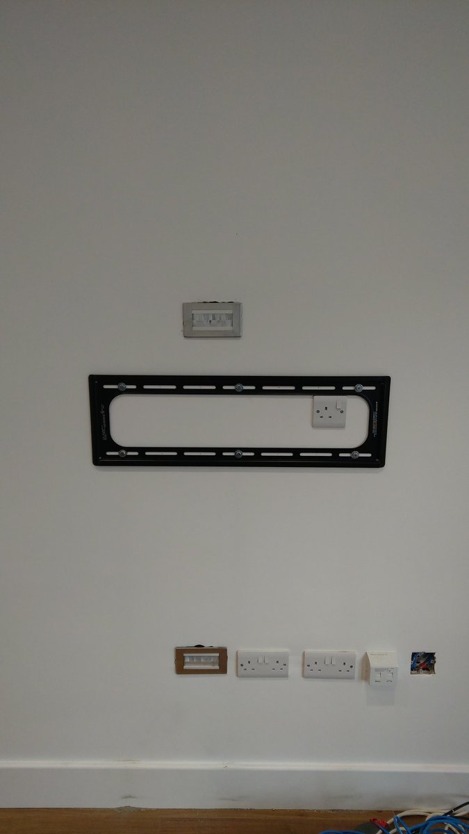 SmartLifeAV's tweet image. Today we delivered a big smile to our client by installing a brand new 4K OLED TV. We use quality brackets that allow for fine adjustments and easy access behind for maintainence. #tvinstall #tvwallmount #tvinstaller