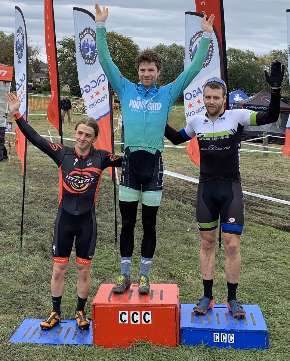 ChiCrossCup's tweet image. Men Cat 1/2/3 #drwcx #ilrcx
🥇 Jack @PonyshopCXteam 
🥈 Riley
🥉 Bloyd-Peshkin @INTENTcoaching