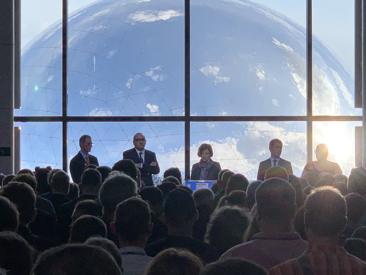 karine_emonet's tweet image. Quelle journée @citedessciences ! 1 #expo &amp;amp; 1 inauguration exceptionnelles qui prouvent que même quand c’est impossible... c’est possible 🤗. Fière d’être membre de cette belle équipe @universcience et fière aussi de mon équipe #TeamCom #AuTop #ExpoEspions ouverture mardi matin🔜