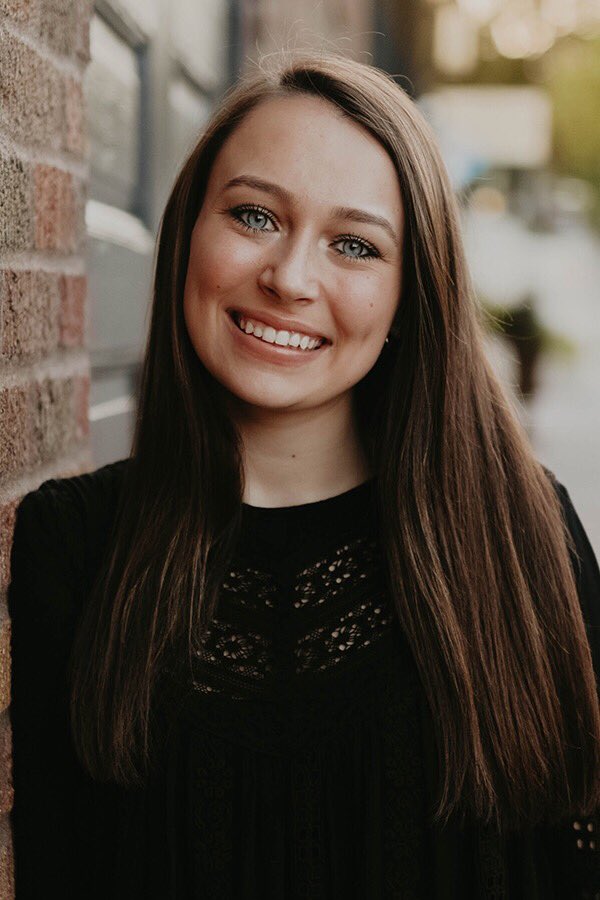 🚨 Senior Spotlight🚨
When asked to leave advice to underclassmen, Hannah Scommer said, “Work hard and do your best in school, but make sure to have fun and enjoy it all! It goes by fast!”
Come celebrate Hannah and all of her hard work at senior night on Tuesday at 7pm!