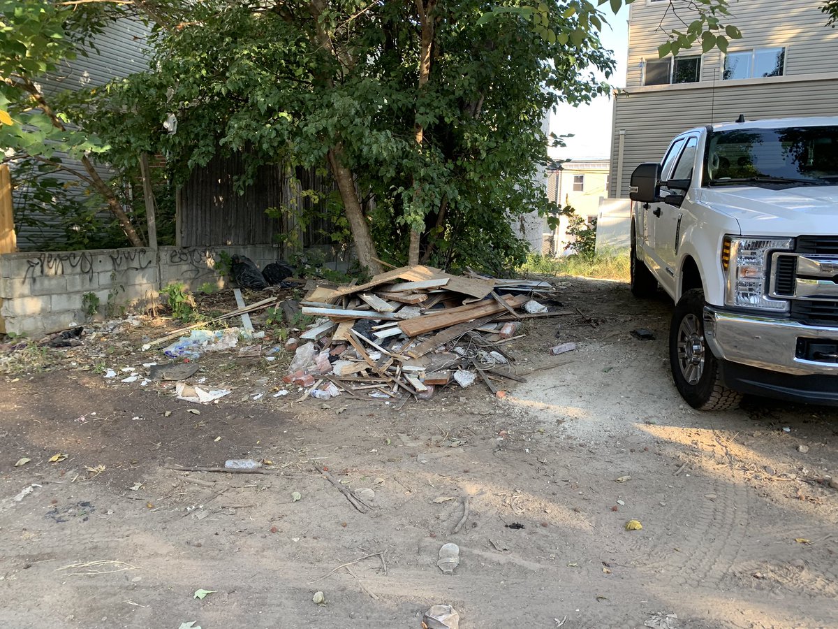 nikimnflwr0709's tweet photo. @philly311 I used the app and you deleted all requests for dumping since address isn’t in your system...it exists 2631 2633 annin st 19146 https://t.co/a8gX3nLTwn