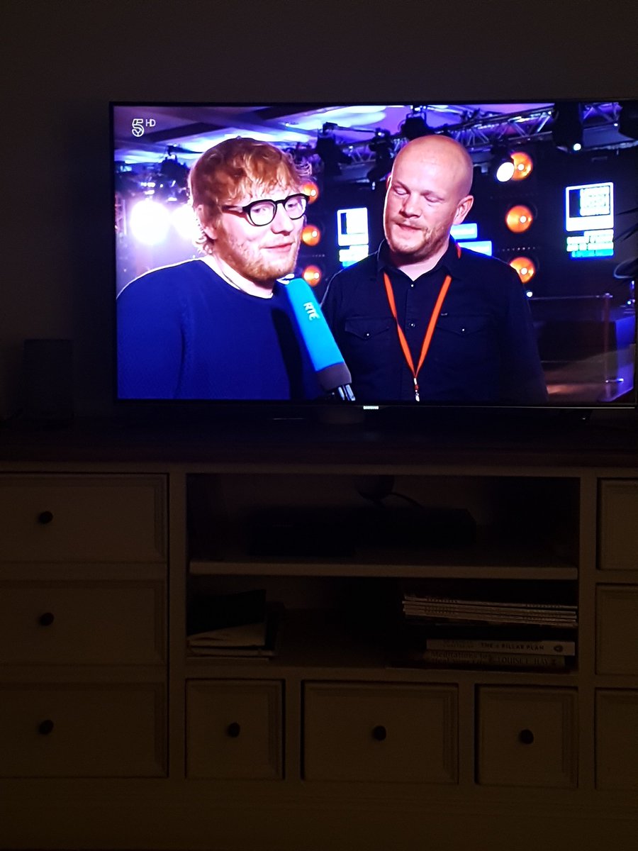 scrowley88's tweet image. One of the nicest guys in London @GaryDunne On @channel5_tv 
#edsheeran #looppedal