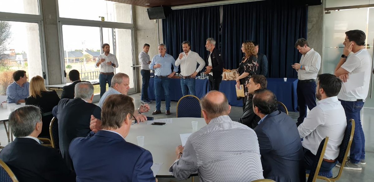 herrerayflia's tweet photo. Horas previas al debate presidencial en Santa Fe compartimos con @alferdez @omarperotti y @bordet. https://t.co/bBzQr1MEK9