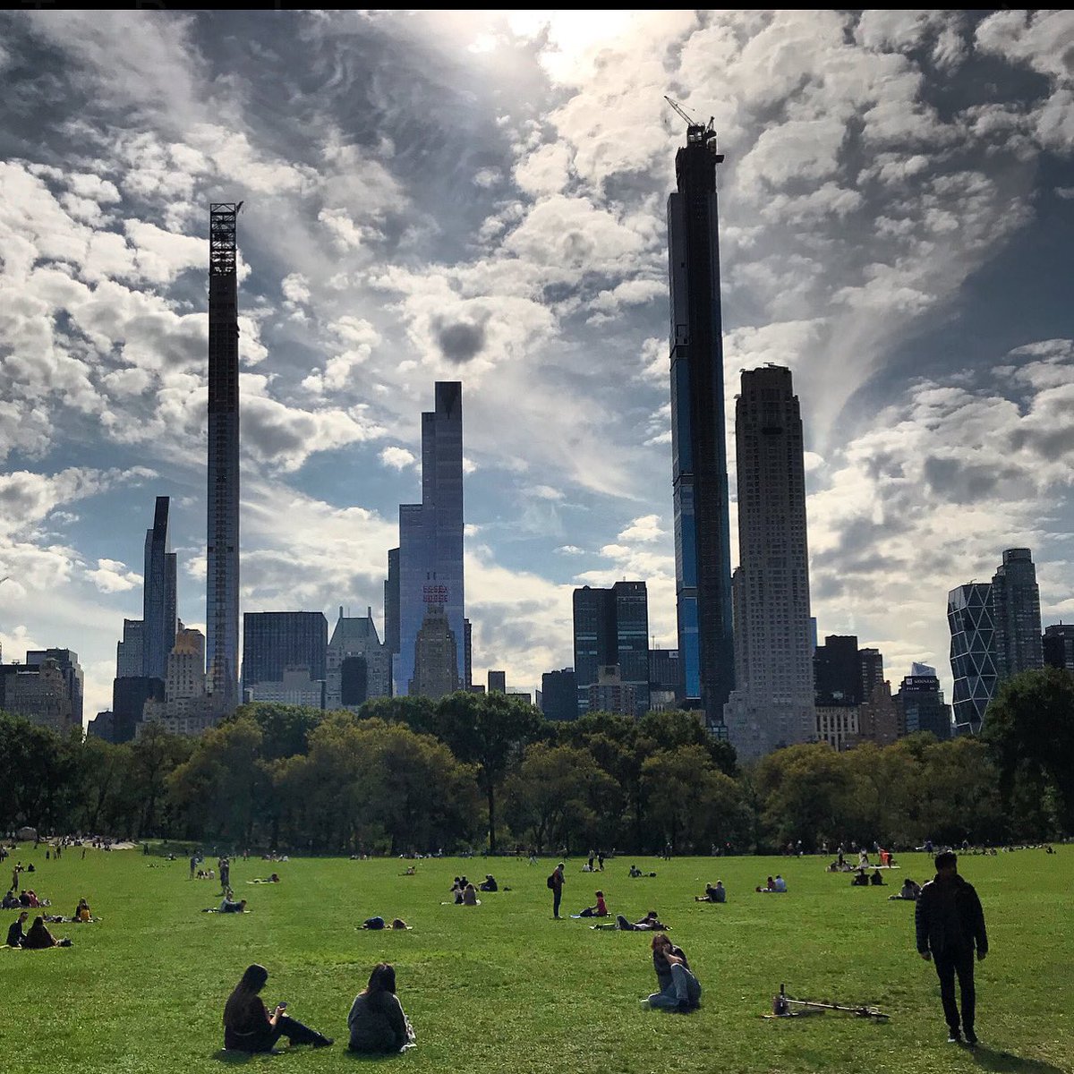 Lindasantangel1's tweet photo. 💙🌳🌤 Beautiful fall day, 64 degrees #Weather
#CentralPark #SheepsMeadow #newyorkcity #ny1pic @CentralParkNYC @accuweather @JaniceHuff4ny @NY1weather @weatherchannel https://t.co/4VhC8FPyoY