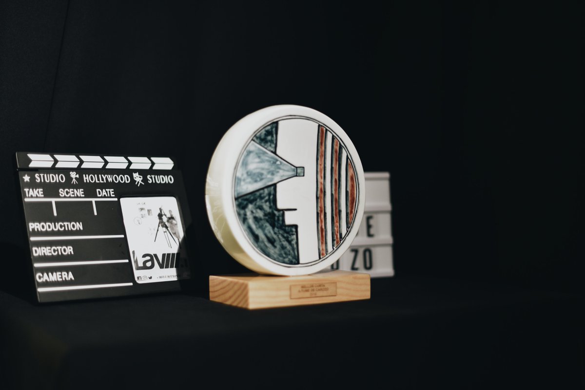 Senunpeso_AC's tweet photo. O galardón desta II edición do Concurso #AFumeDeCarozo foi deseñado por Alba Rodríguez, a artista detrás das preciosas pezas de Cerámica da Ulla
🤩 🤩 🤩 🤩 🤩 https://t.co/TQu9LLTdmU