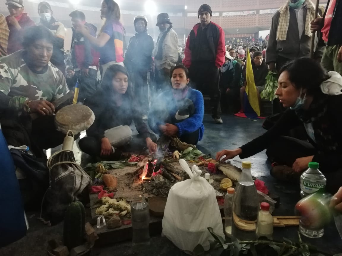 Expresoec's tweet photo. Comunidad indígena se mantiene en el Ágora de la Casa de la Cultura a la espera del diálogo de las bases con el Gobierno Nacional. https://t.co/eKMHlbvU9K