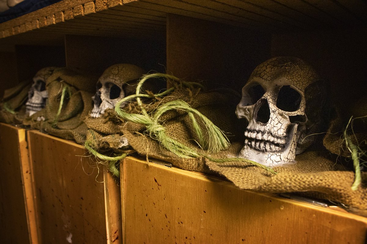 ChallengesEL's tweet image. Be careful not to loose your HEAD! Whose coming to play Room of No Return this Halloween? 🎃