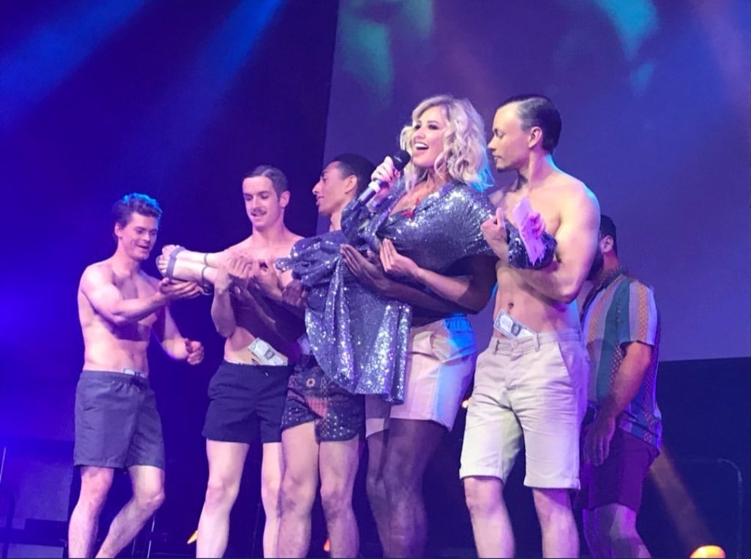 We'd like to couple up with this gal! <a href="/amyhart1707/">Amy Hart</a> #WestEndBares