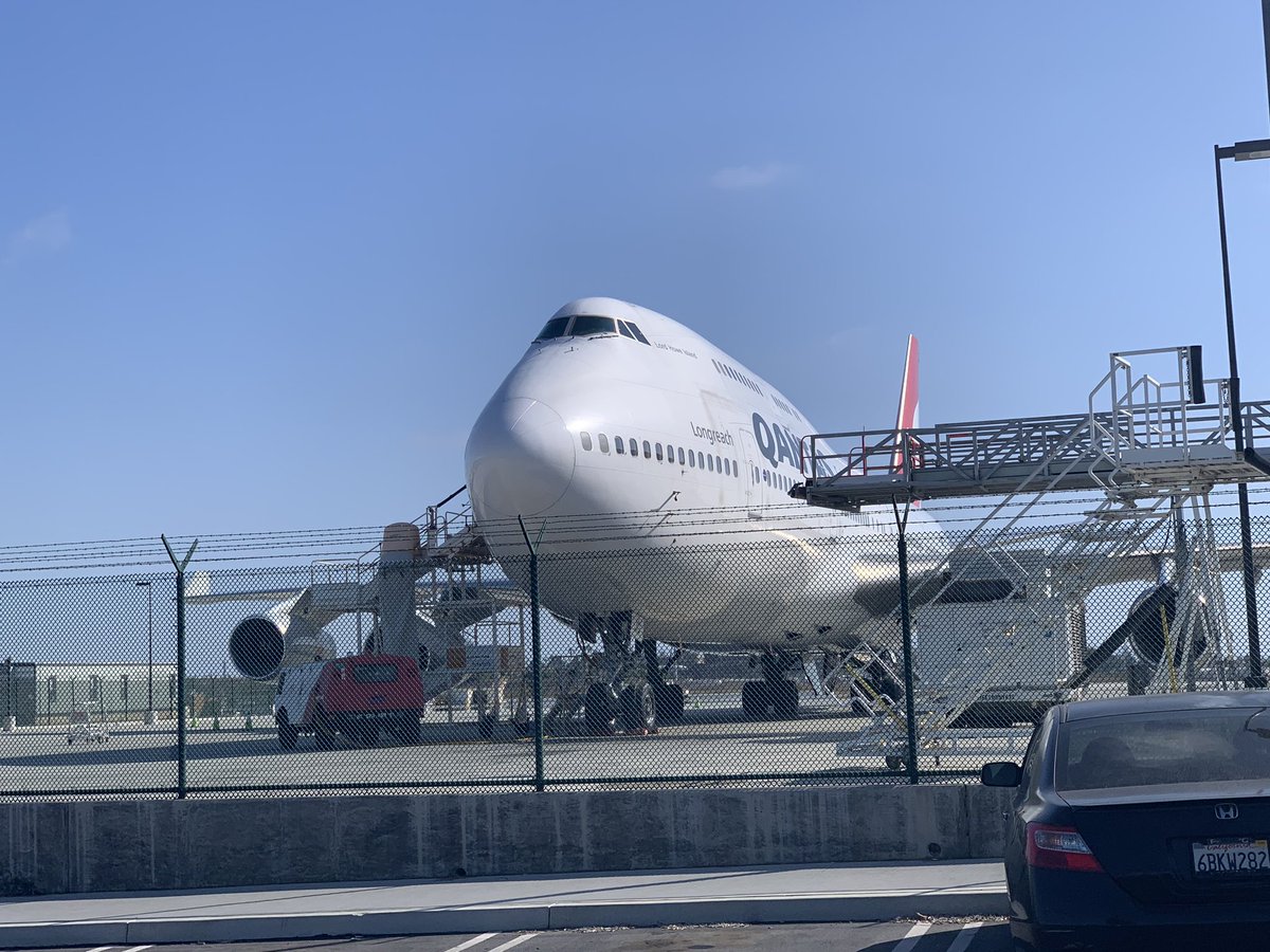 aslbenjamin's tweet photo. #QF99 @Qantas good bye, VH-OJU! Parked at LAX qantas’ hangar before her final flight to Victorville. Thank you, Qantas for having 747 for a while! https://t.co/5CYUX14ACv
