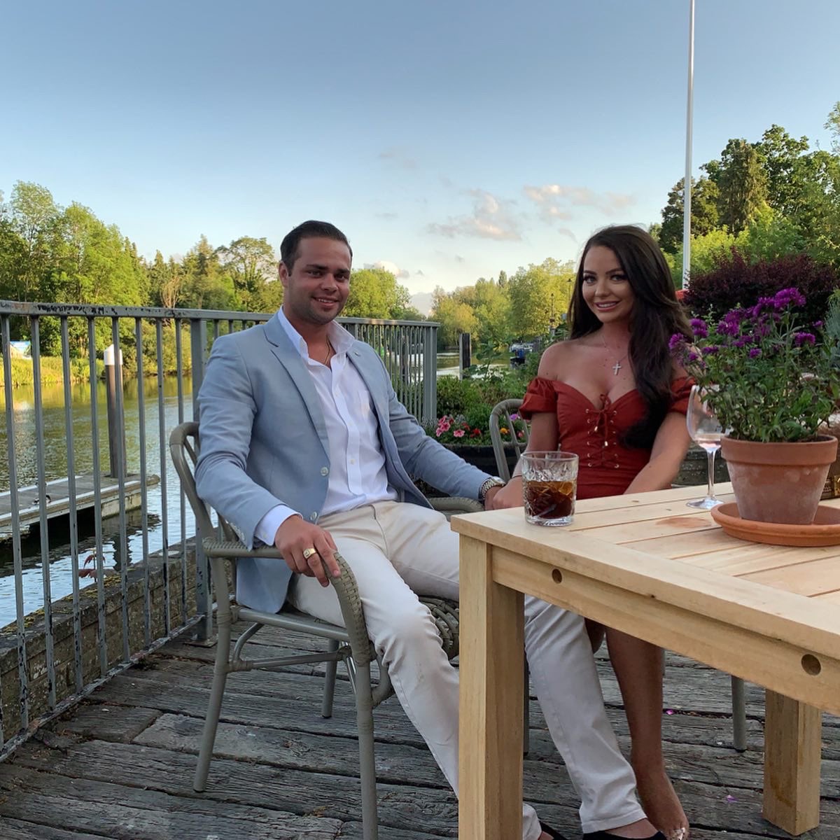 #DateNight done right 😉❤️ <a href="/OFFICIALASCOT/">Absolutely Ascot</a> @ITVBe <a href="/chloebowler3/">Chloe Louise Bowler</a>