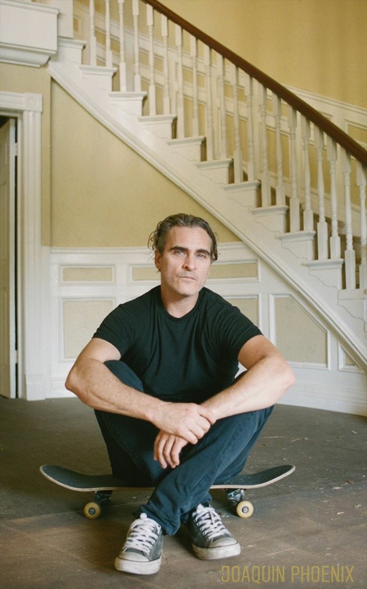 Heath Ledger Skateboarding Heath Ledger Skating Over Batman Wallpaper