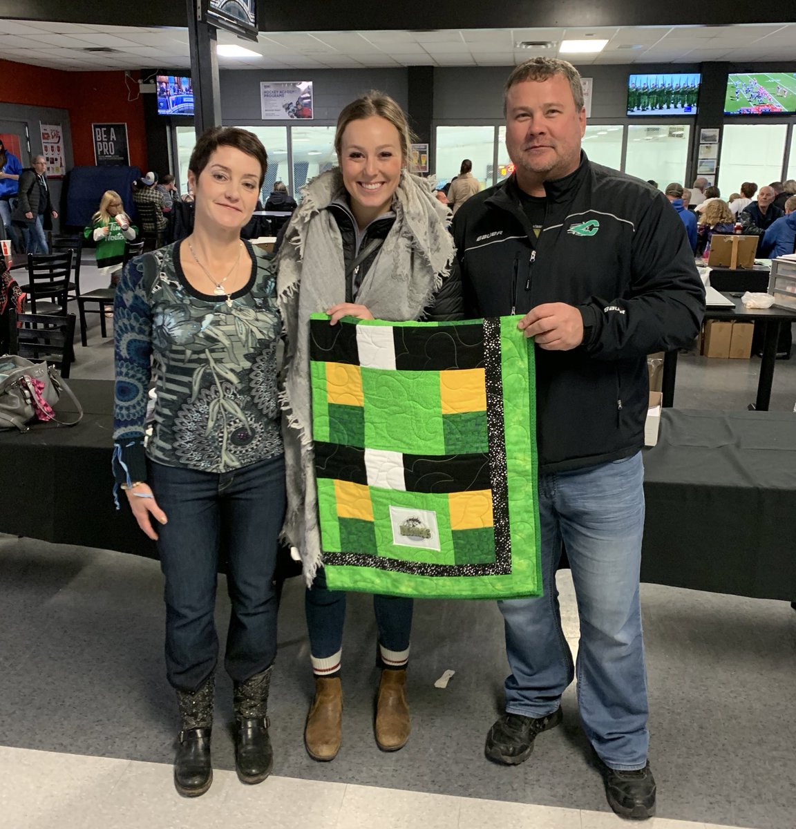 Laurie_13645's tweet photo. 🙏 to @skchallengecup &amp; all the volunteers &amp; sponsors for a great weekend of 🏒🥅 in Saskatoon. Congrats to @baileybraden8 for winning the HB blanket..Scott Jordyn &amp; I want to thank all those that bought a ticket. All proceeds going to Evan’s memorial trust. 💚💛#Tommy17 https://t.co/7CU5vW6yqp