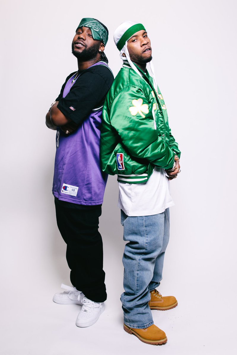 torylanez's tweet photo. ALL SAMPLES FROM #Chixtape5 ARE FROM 2000-2006 .... 💚💚💚 we ain’t dressed like this for nothing ... IM BOUT TO TAKE YALL ALL THE WAY BACK 💎👏🏽😇🙌🏾... all my fans post your best 2000’s inspired outfits and hashtag #Chixtape5 till it comes out ! 📸: @MidJordanMV https://t.co/Ac32EVV9hC