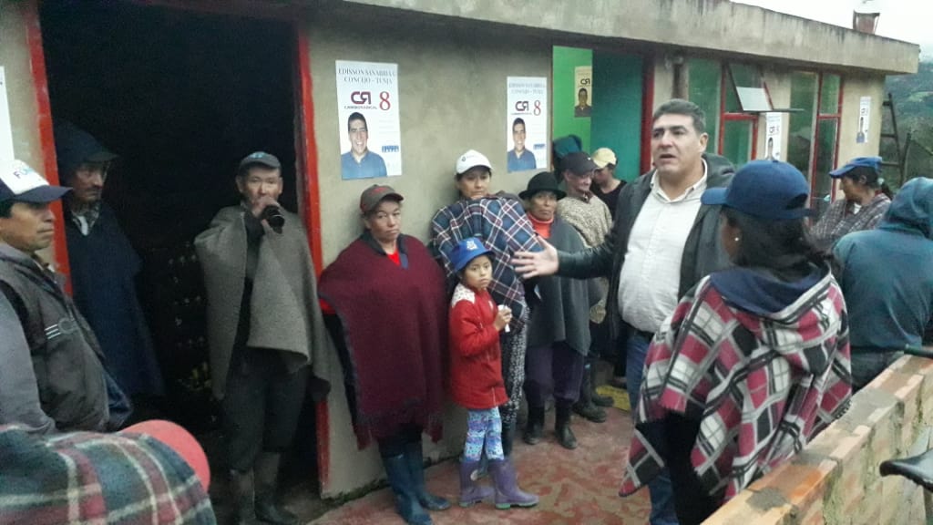 MisionTunja's tweet photo. En #Tunja  se mantienen vivas las comunidades campesinas, protegeremos sus derechos esenciales como el acceso a la salud, educación y bienestar.
Desde el Concejo Municipal  guiaremos iniciativas que ayuden a consolidar la soberanía alimentaria
Vota #8AlConcejoTunja
#CambioRadical https://t.co/biOcunb27b