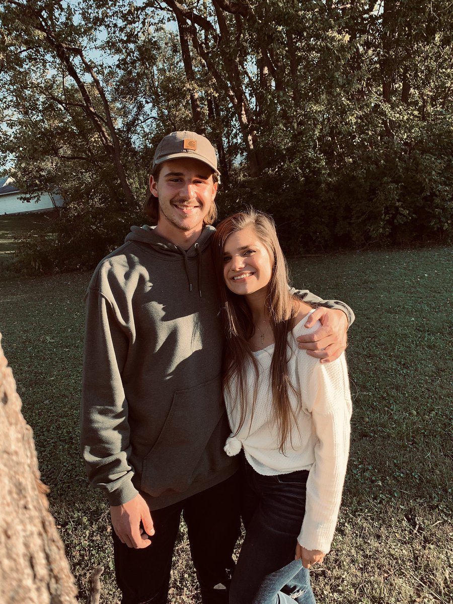 morganwells23's tweet photo. We had such a great day today🍁🎃🍂❤️ https://t.co/Jyc5MmFgrJ