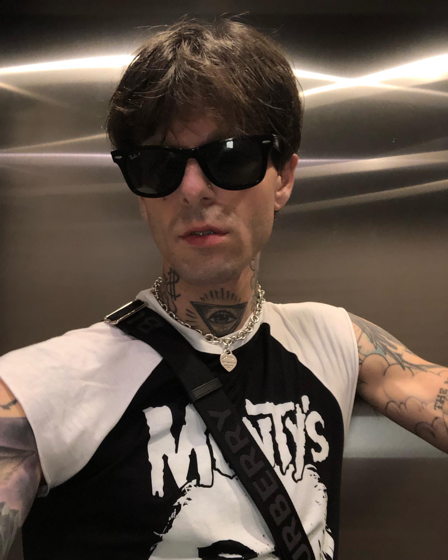 X 上的 The Neighbourhood Brasil ®：「24/7: Jesse Rutherford na Instagram da  banda.  / X