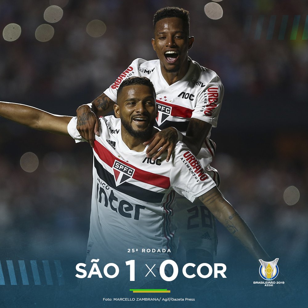 Brasileirao's tweet photo. 🇾🇪 E deu @SaoPauloFC no clássico paulista! Comemora o Tricolor, a noite é do clube bem amado! #SAOxCOR https://t.co/ddr5XlhubE