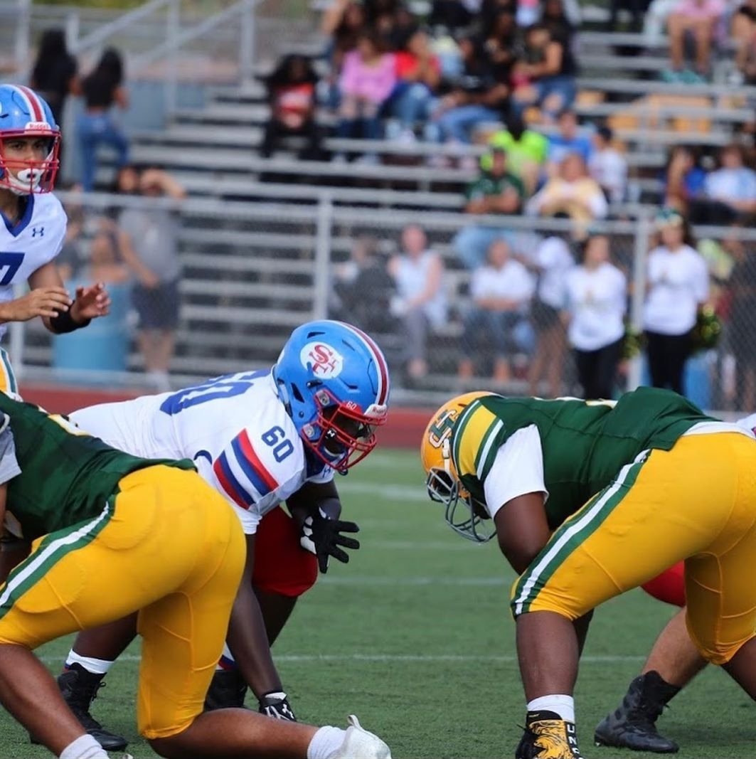 c/o 20 6'2 280 Lbs OG <a href="/ChrisGooding60/">Christian Gooding</a> from <a href="/SFPFootball/">St Francis Prep Ftbl</a>. Can play in any system and has good feet to pull and wrap.
2 x Varsity starter ✅
Varsity Captain ✅
GPA 3.0 + ✅
High Character ✅
Go follow him to follow his progression and highlights. #PREPUP pic.x.com/QD8gB69KJp