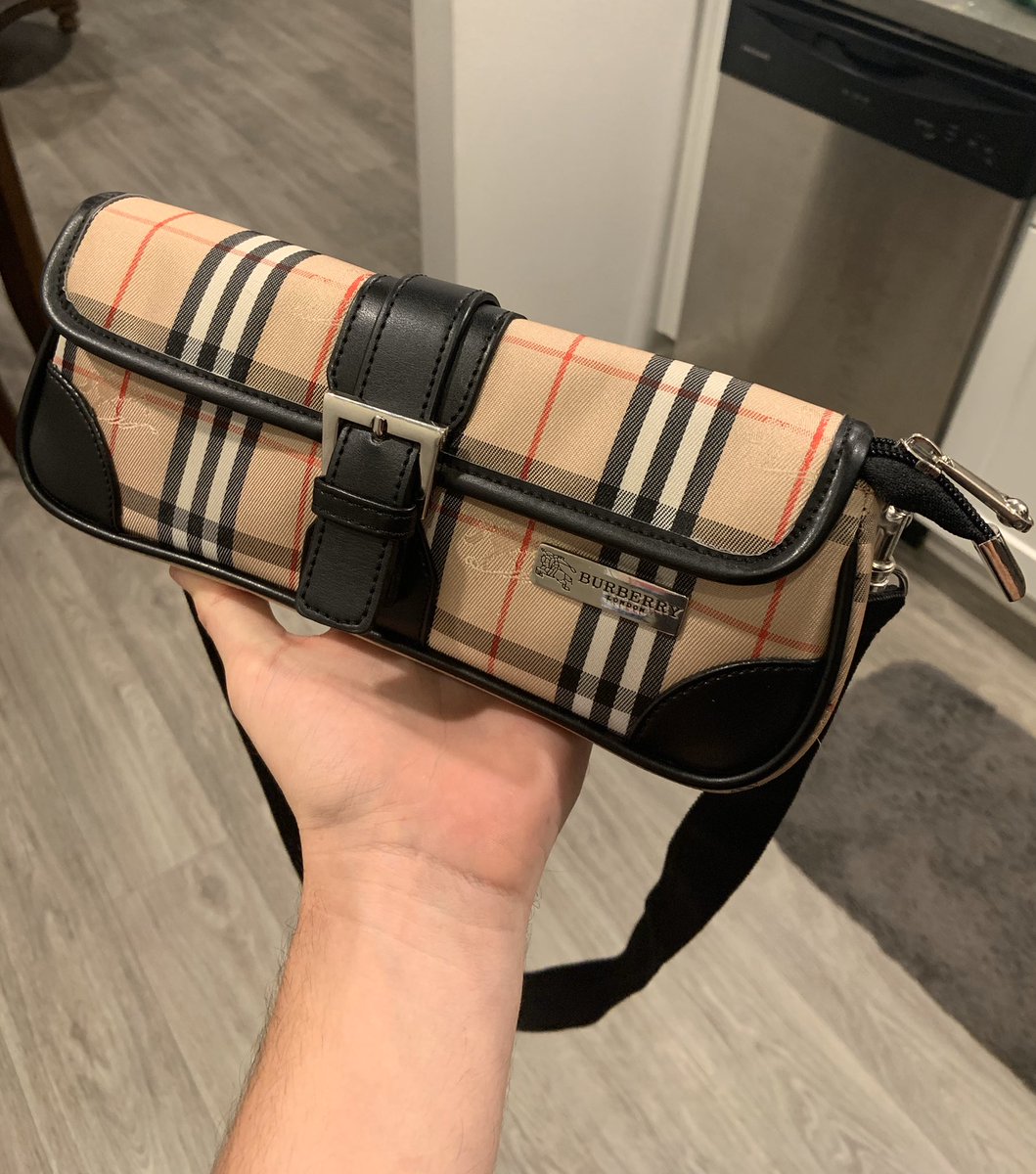 teddyvalenzuela's tweet photo. So happy that I got this bag. Now I never have to go anywhere without carrying the things I need most https://t.co/Gm9snnvCVI