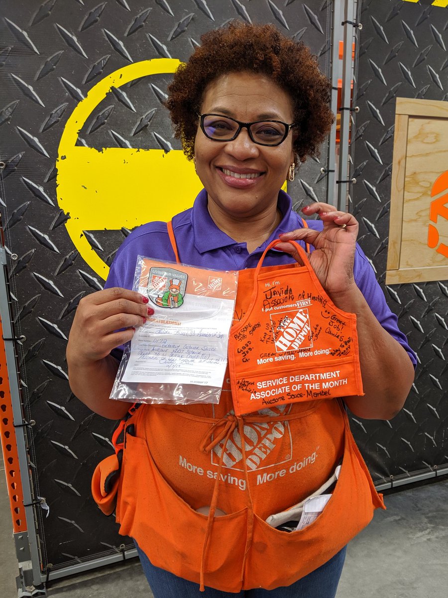 Shout out to Javida for Service Desk associate of the month! Thanks for rocking credit!! Awesome job