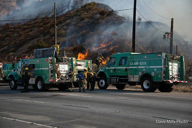 DaveMillsPhoto's tweet photo. #SaddleRidgeFire
ANF Working on the East side of the 14 FWY

Like | Comment | Share

Follow me at 👇
IG | davemillsphoto 
FB | davemillsphoto2015
Twitter | davemillsphoto 
https://t.co/WlsTbfJ7Nm
https://t.co/9ZfsRsGcHB
https://t.co/fq0a9TuVDj

#Firefigh… https://t.co/091Vn4vg3v https://t.co/Hhp10v6EBR