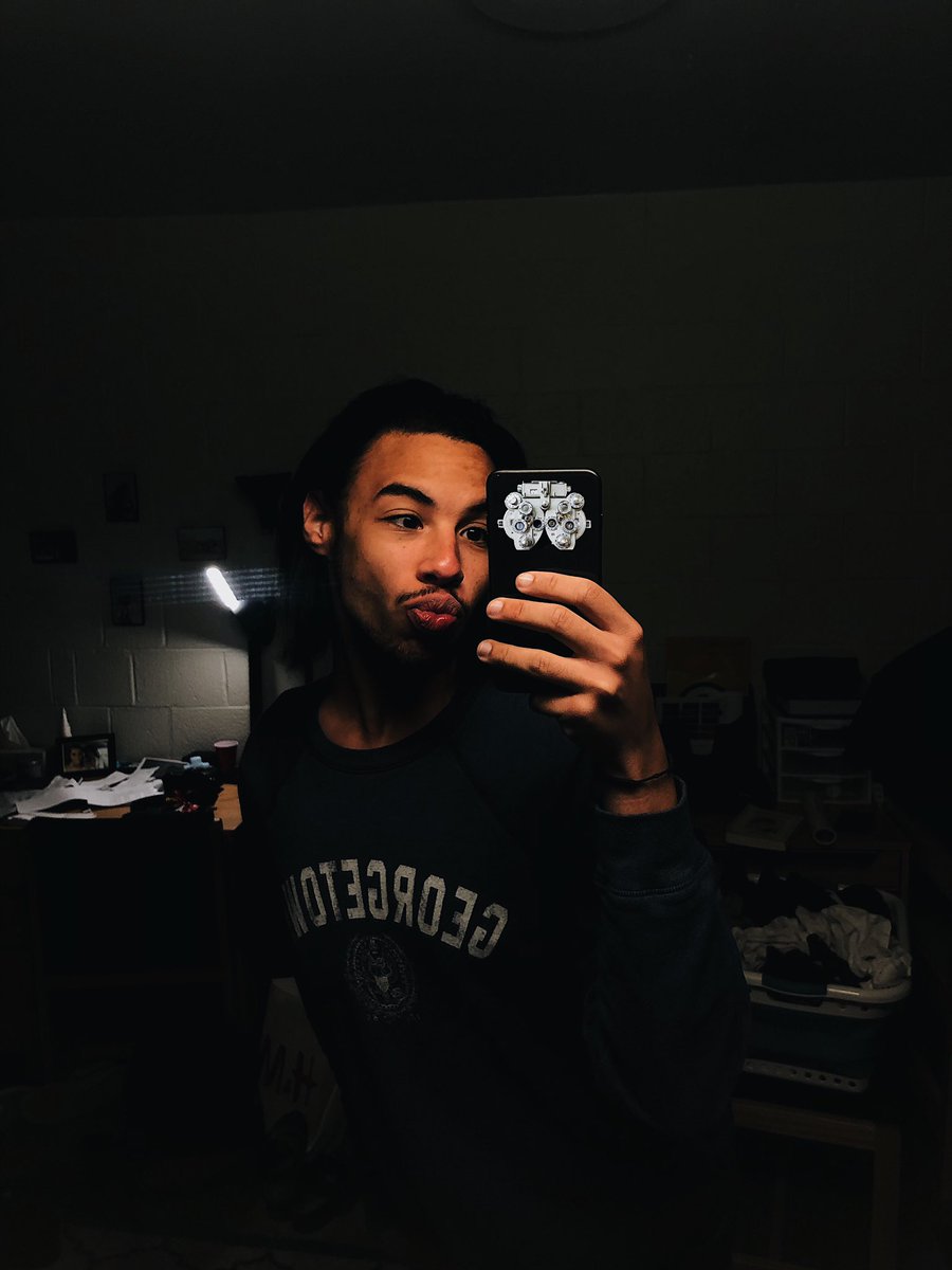 ianamccarthy's tweet photo. My new phone came in!!! #nottoflex https://t.co/TYbM6PSk4d