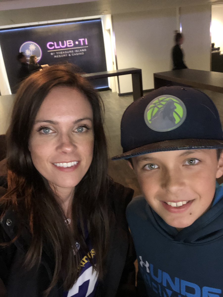 amber_lange's tweet photo. We love our Twolves! #packpix https://t.co/5yiawEeSKV